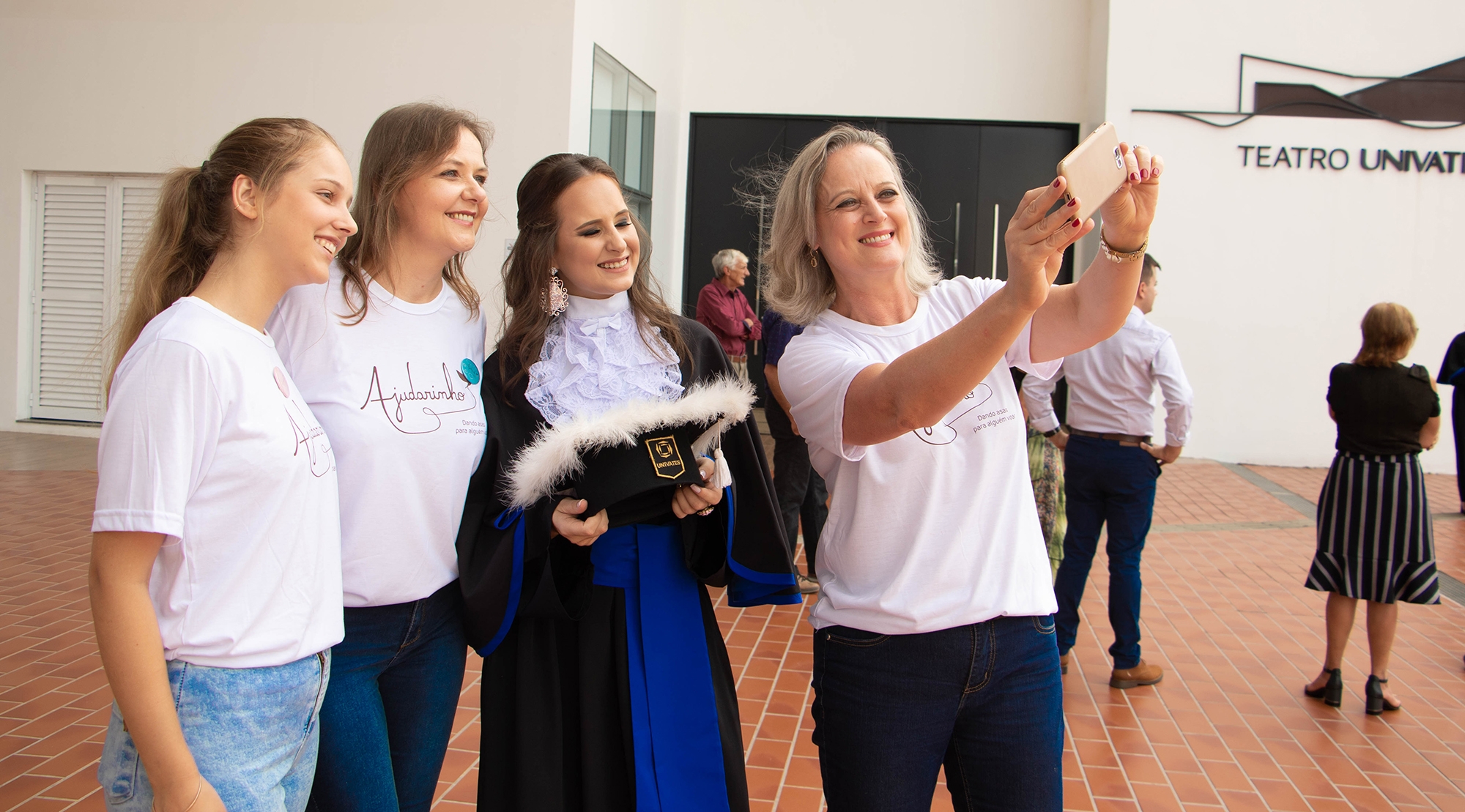 Formatura Betina Biasibetti, beneficiada pelo Ajudarinho