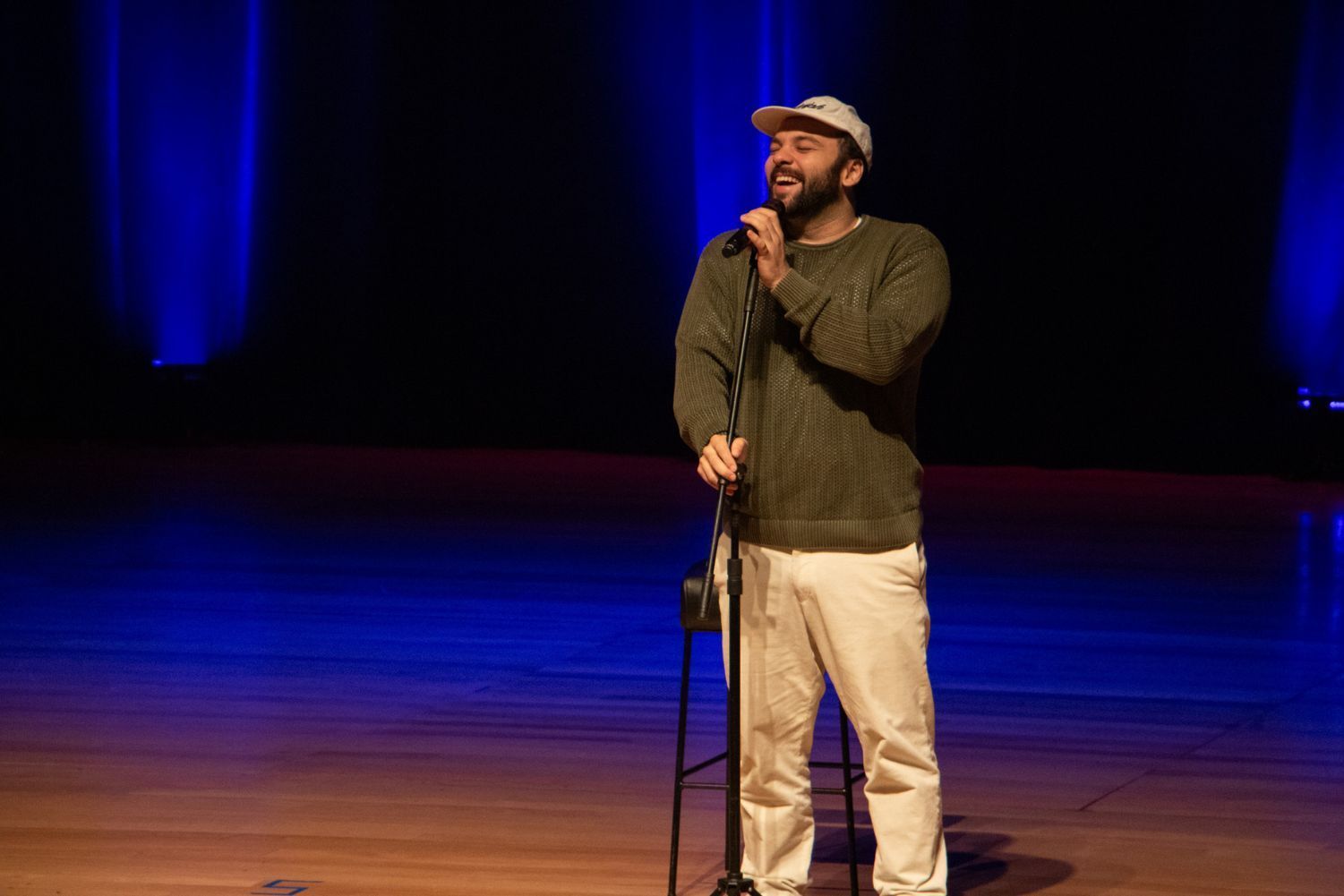 "A Carne Só Cai no Prato do Vegano": humorista Raphael Ghanem volta a Lajeado para apresentar novo show solo