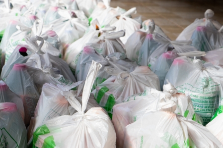 Univates entrega cestas bsicas a comunidades da regio que esto participando de projeto cultural