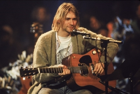 Ex-marido de Frances Bean Cobain no quer devolver violo de Kurt 