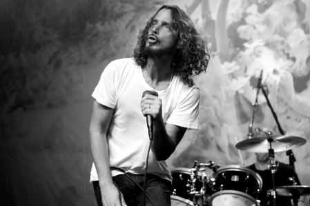 Msica indita de Chris Cornell  divulgada