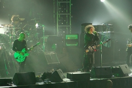 The Cure: filho do baixista Simon Gallup toca no lugar do pai em show