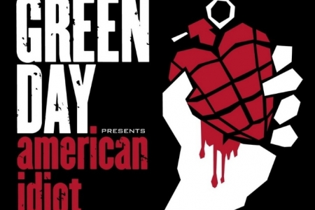 H 15 anos, Green Day lanava o ambicioso e ainda relevante American Idiot
