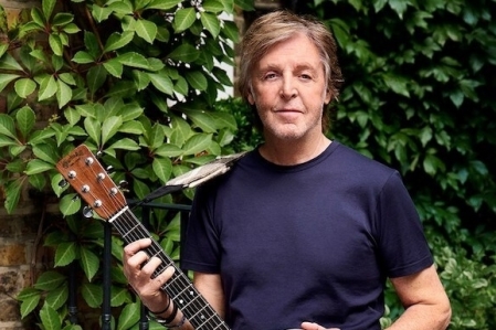 Paul McCartney anuncia lbum com membros de Blur, Radiohead, QOTSA e mais
