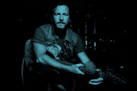 Eddie Vedder anuncia novo single e revela tracklist do lbum Earthling