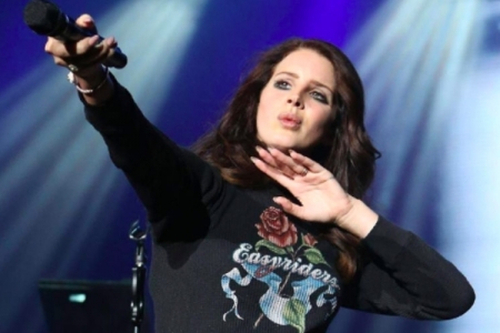 Lana Del Rey registra disco de vinil mais vendido do ano