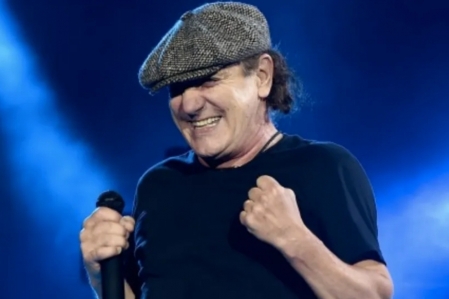 Brian Johnson canta AC/DC ao vivo pela primeira vez em 2023 