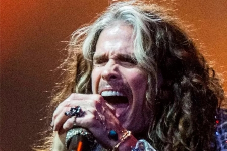 Vocalista do Aerosmith tem leso grave nas cordas vocais, diz site