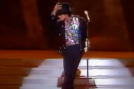 Chapu do 1 'moonwalk' de Michael Jackson vai a leilo; saiba valor