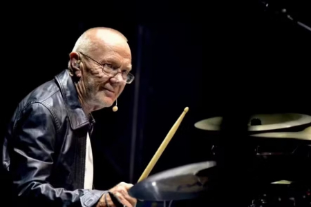 Colin Petersen, baterista original do Bee Gees, morre aos 78 anos